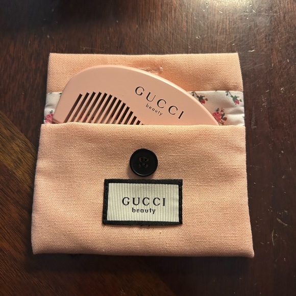 Gucci Beauty Pocket Comb with Pouch - Picture 1 of 12